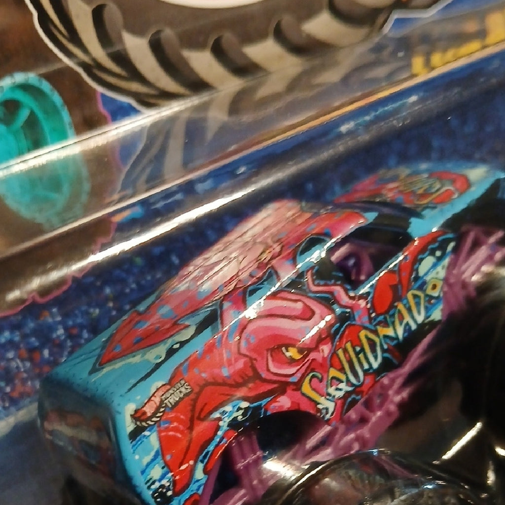 Mattel Monster Trucks Squidnado Vs Tiger Shark - Hot Wheels