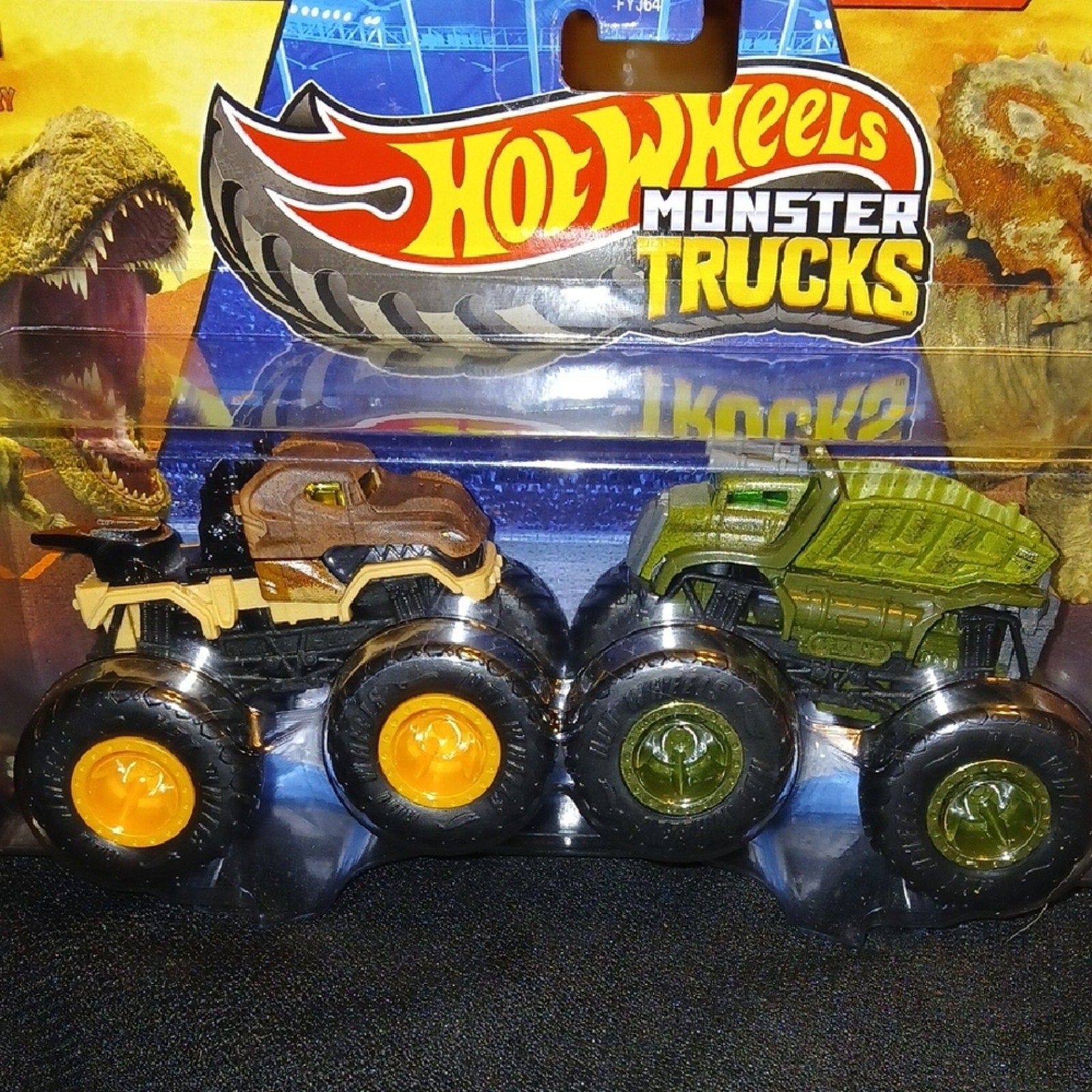 Tyrannosaurus REX VS TRICERATOPS Hot Wheels Monster Trucks Set - Brown  & Green