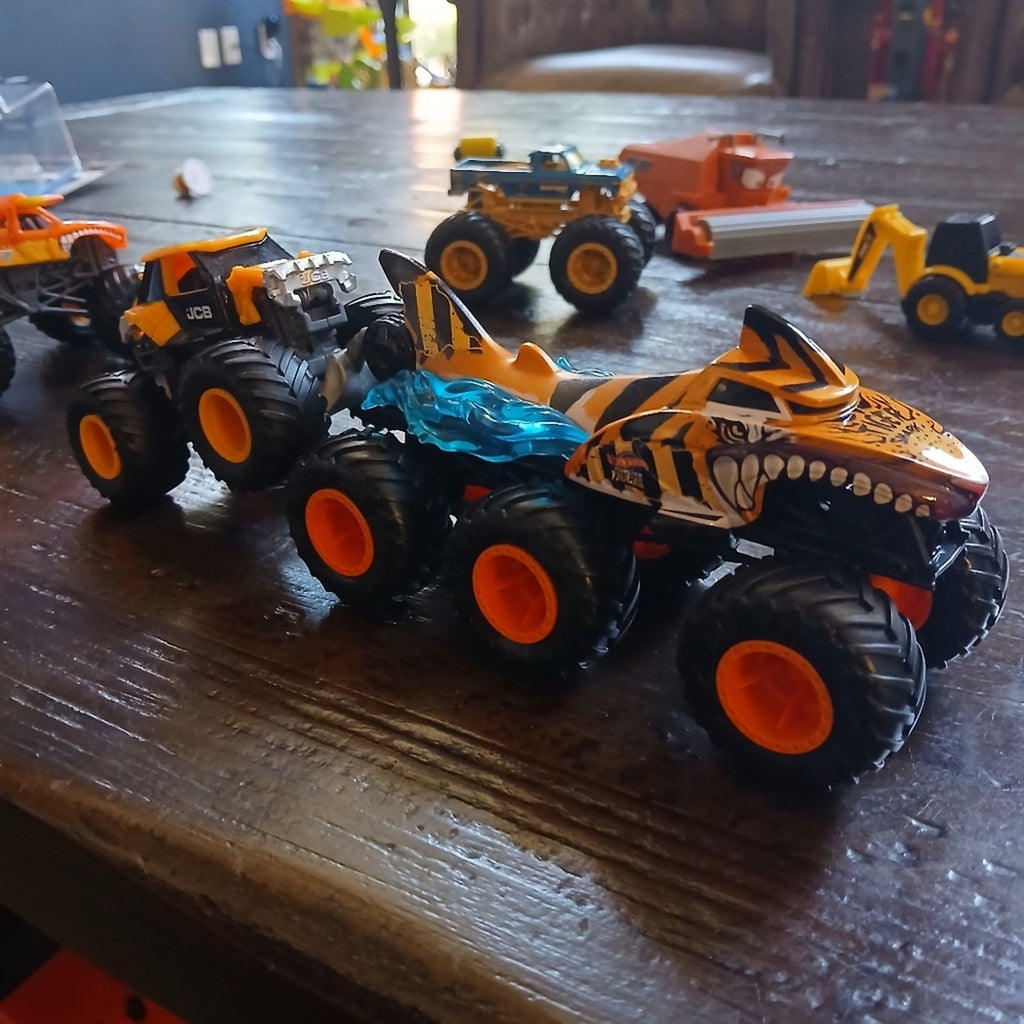 Hot Wheels Monster Trucks Tiger Shark Tow-truck (Unopened)