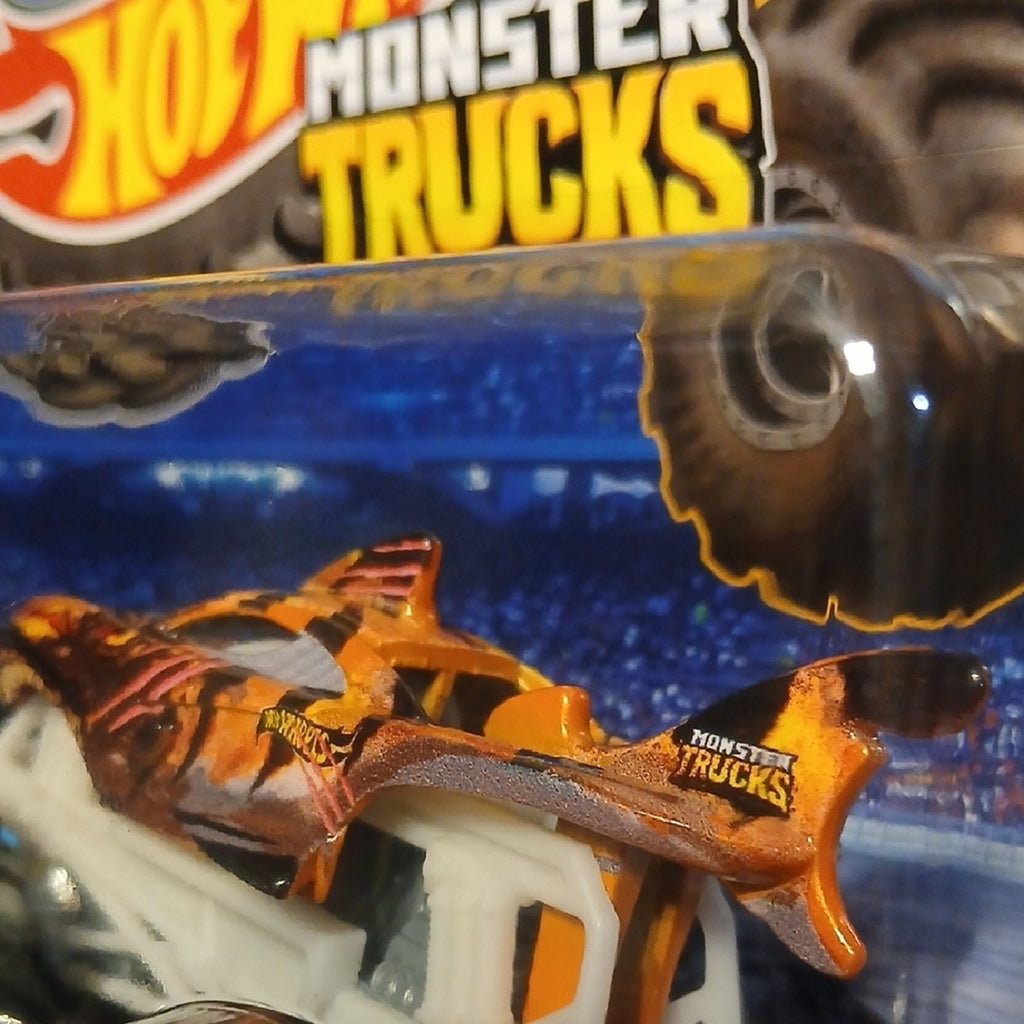 Mattel Monster Trucks Squidnado Vs Tiger Shark - Hot Wheels