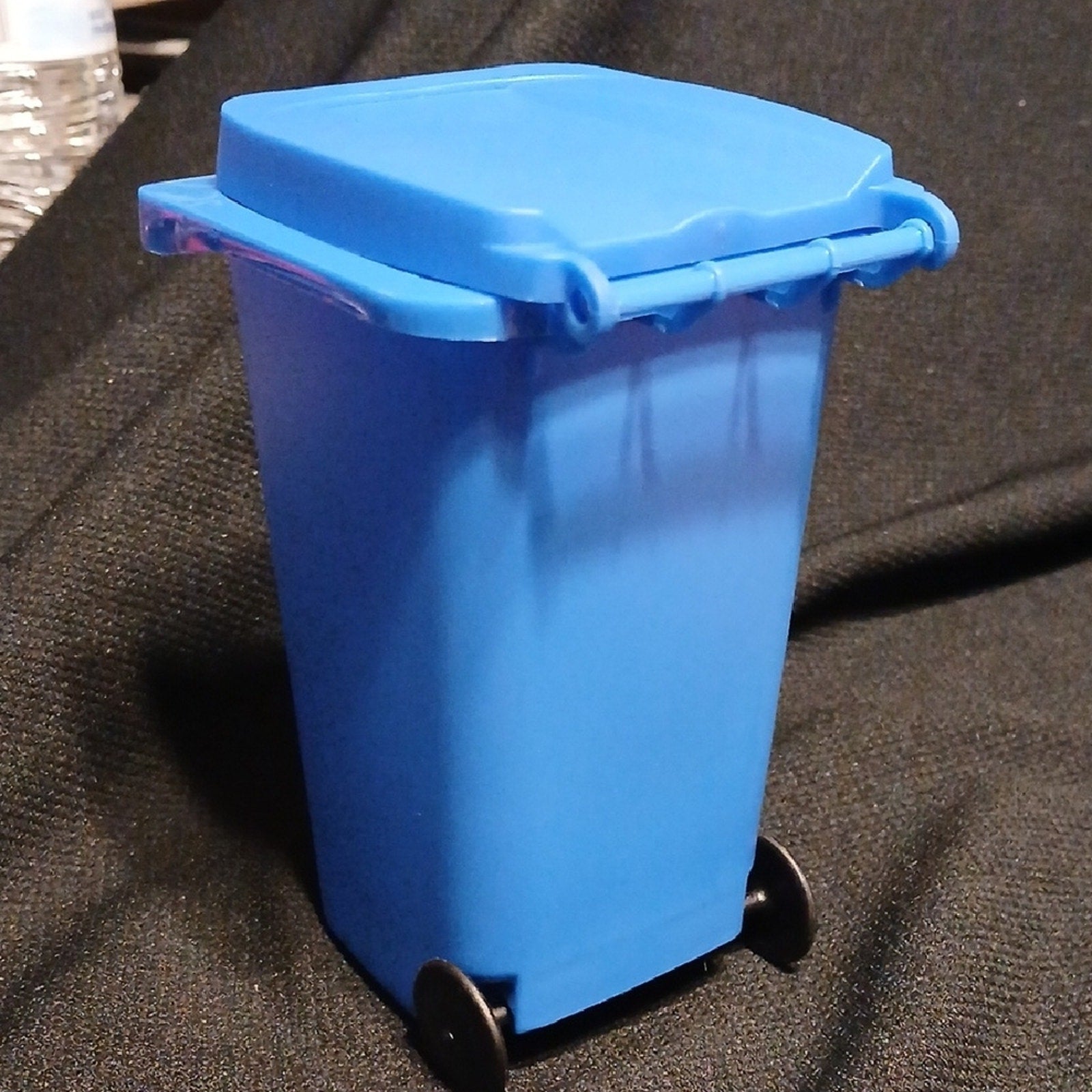 Blue Mini Trash Can Pencil Holder/desk Orgsnizer with Lid