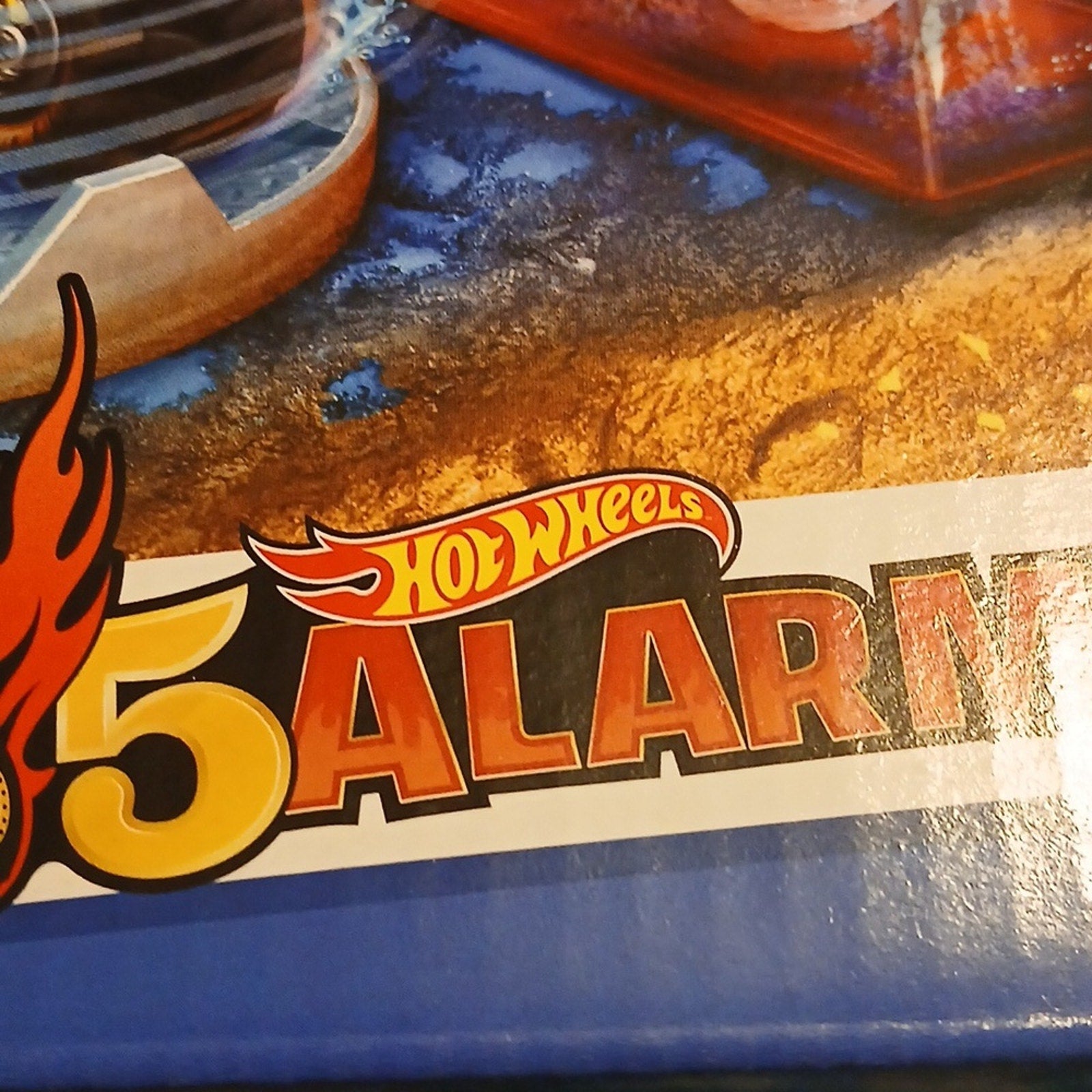 HOT WHEELS Monster Trucks Arena Smashers Color Shifters Five ALARM Unopened