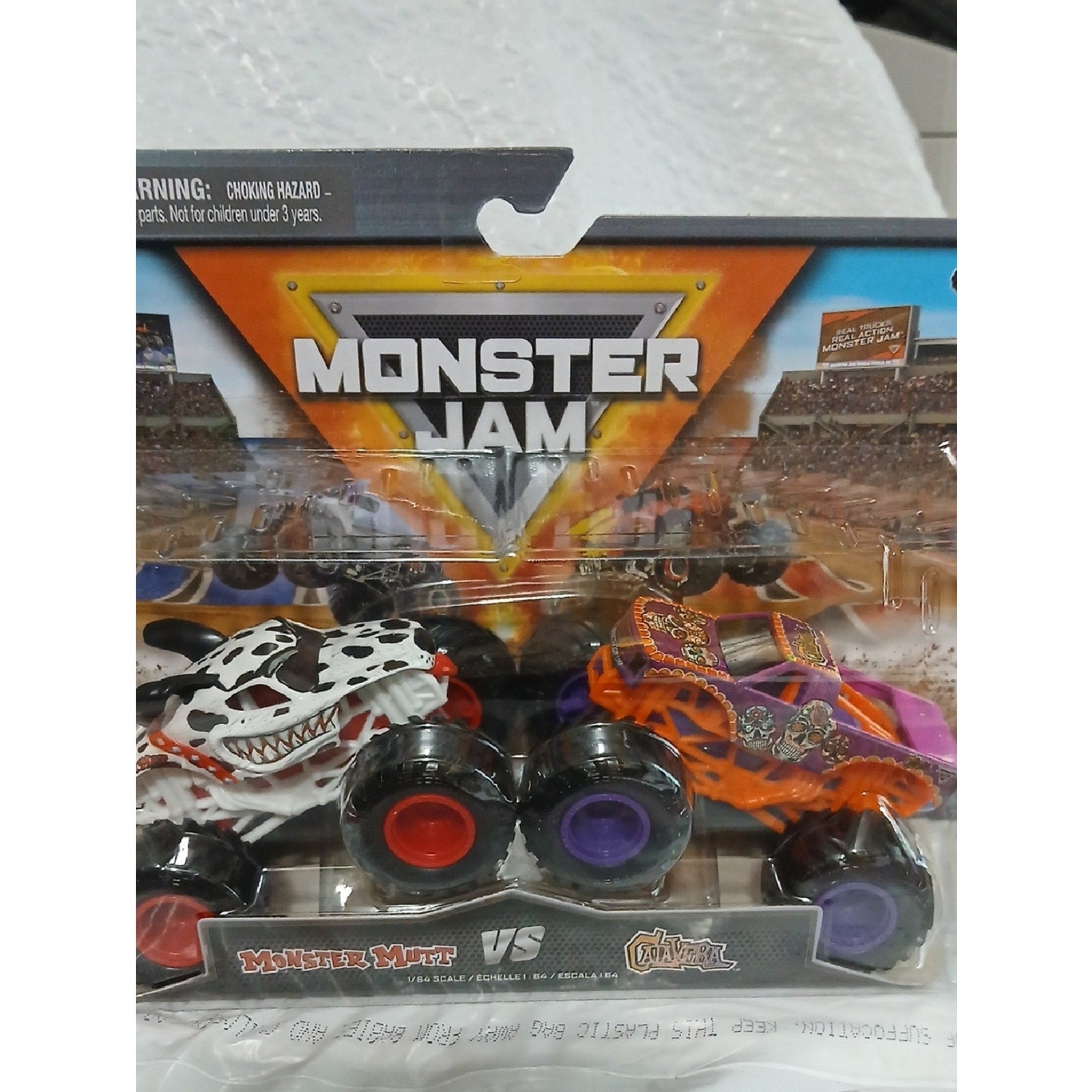 Monster Jam 2-Pack: Monster Mutt & Calavera Truck in White, Orange, Purple