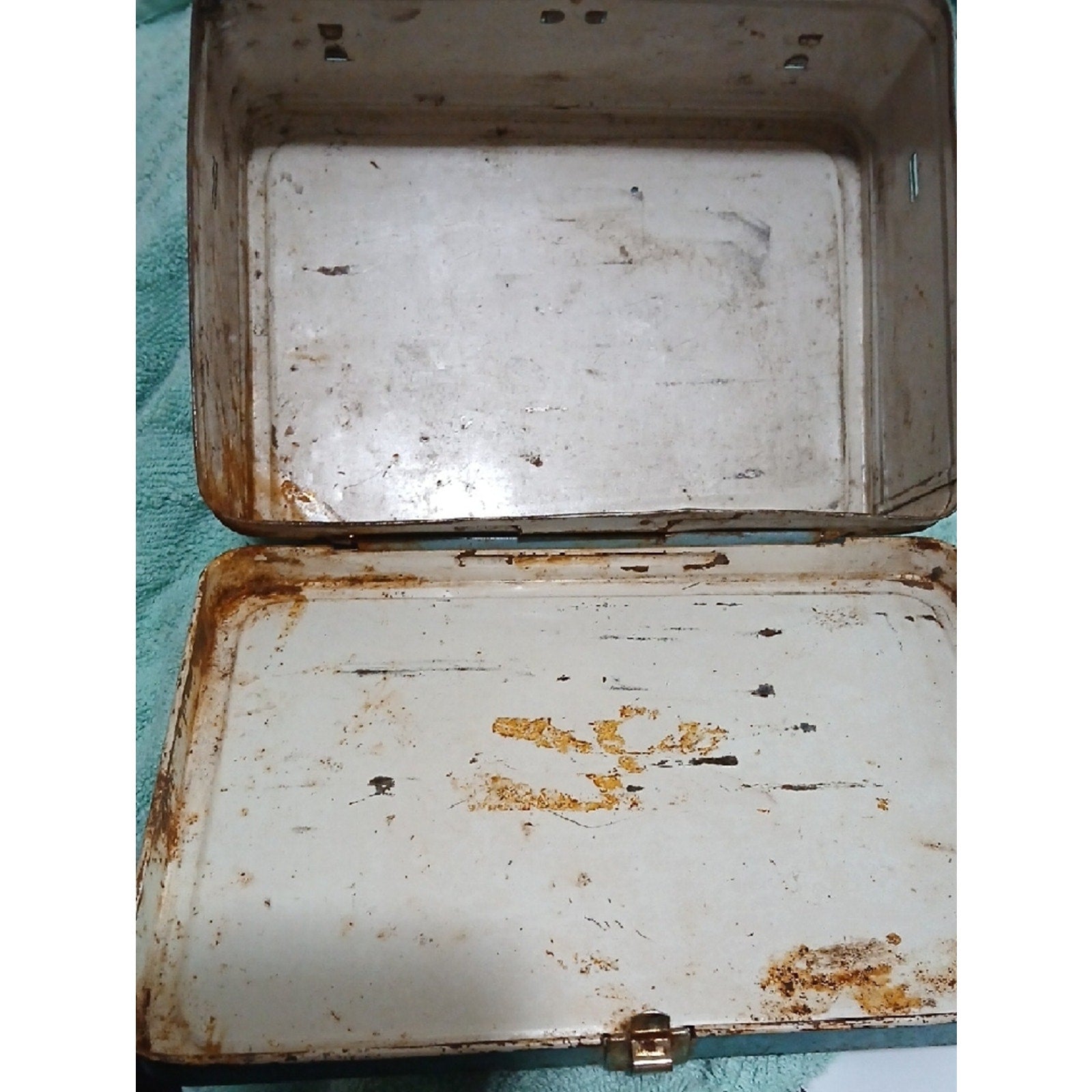 Roy Rogers And DALE EVANS  Thermos  Metal Lunchbox with Rodeo Scene. No Thermos