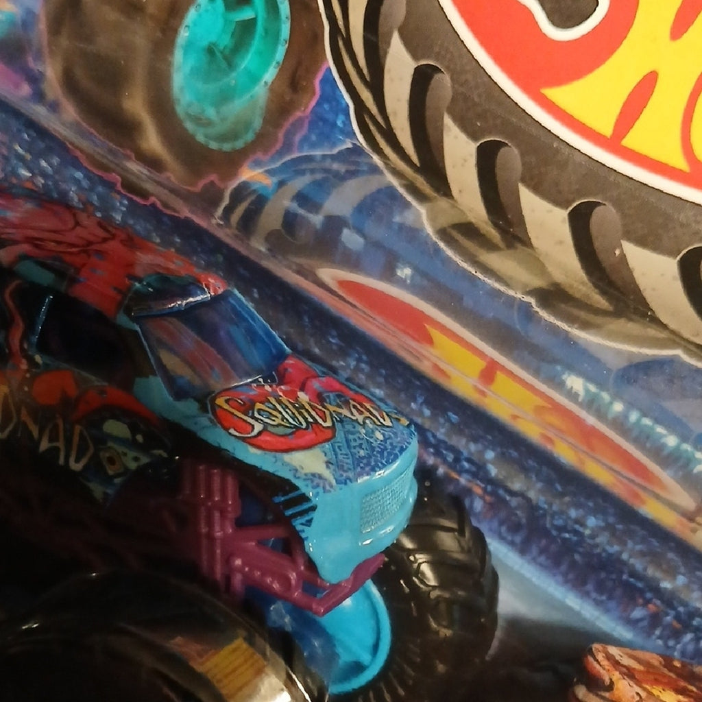 Mattel Monster Trucks Squidnado Vs Tiger Shark - Hot Wheels