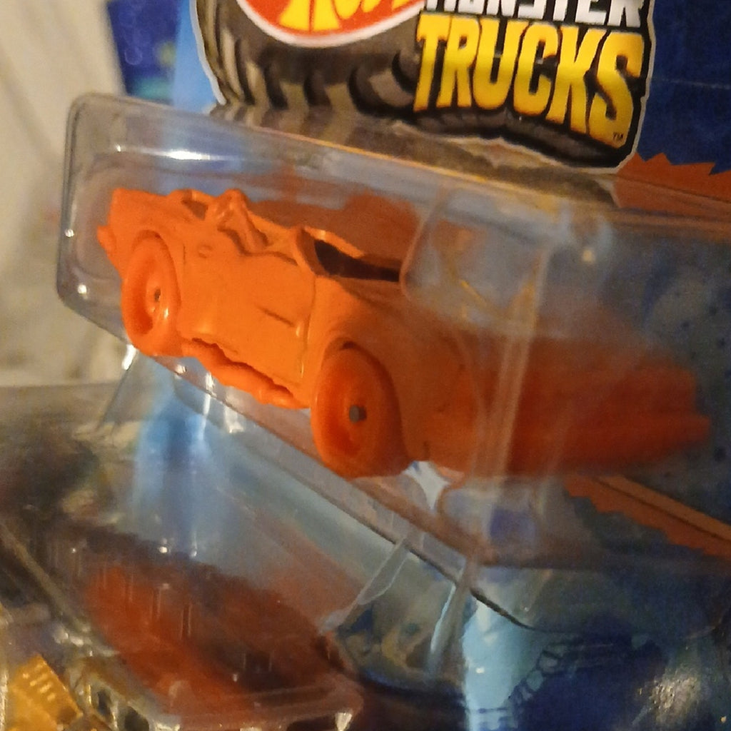 Hot Wheels Monster Trucks 5 Alarm with Orange Car