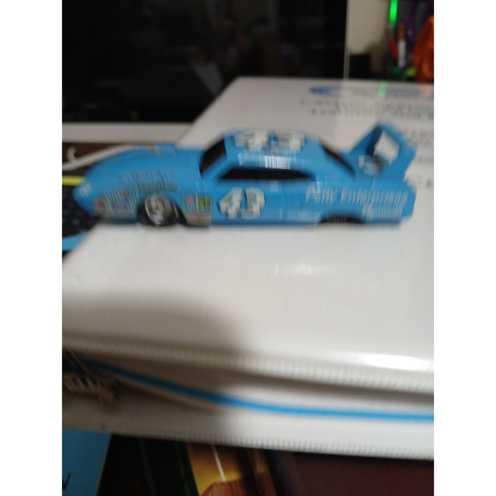 RICHARD PETTY VINTAGE MODEL 1970 PLYMOUTH SUPERBIRD RACING CHAMPIONS 1/64 CAR