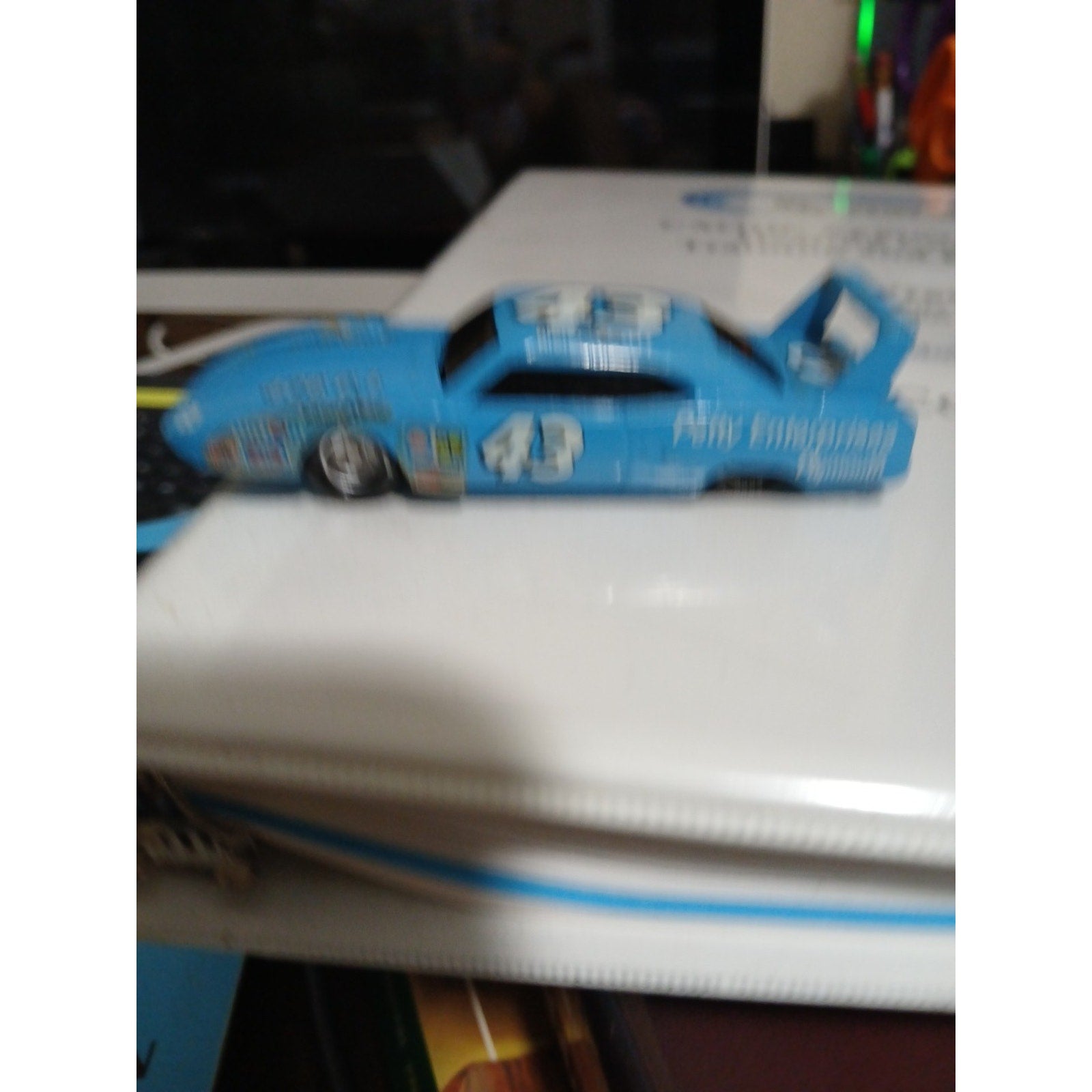 RICHARD PETTY VINTAGE MODEL 1970 PLYMOUTH SUPERBIRD RACING CHAMPIONS 1/64 CAR