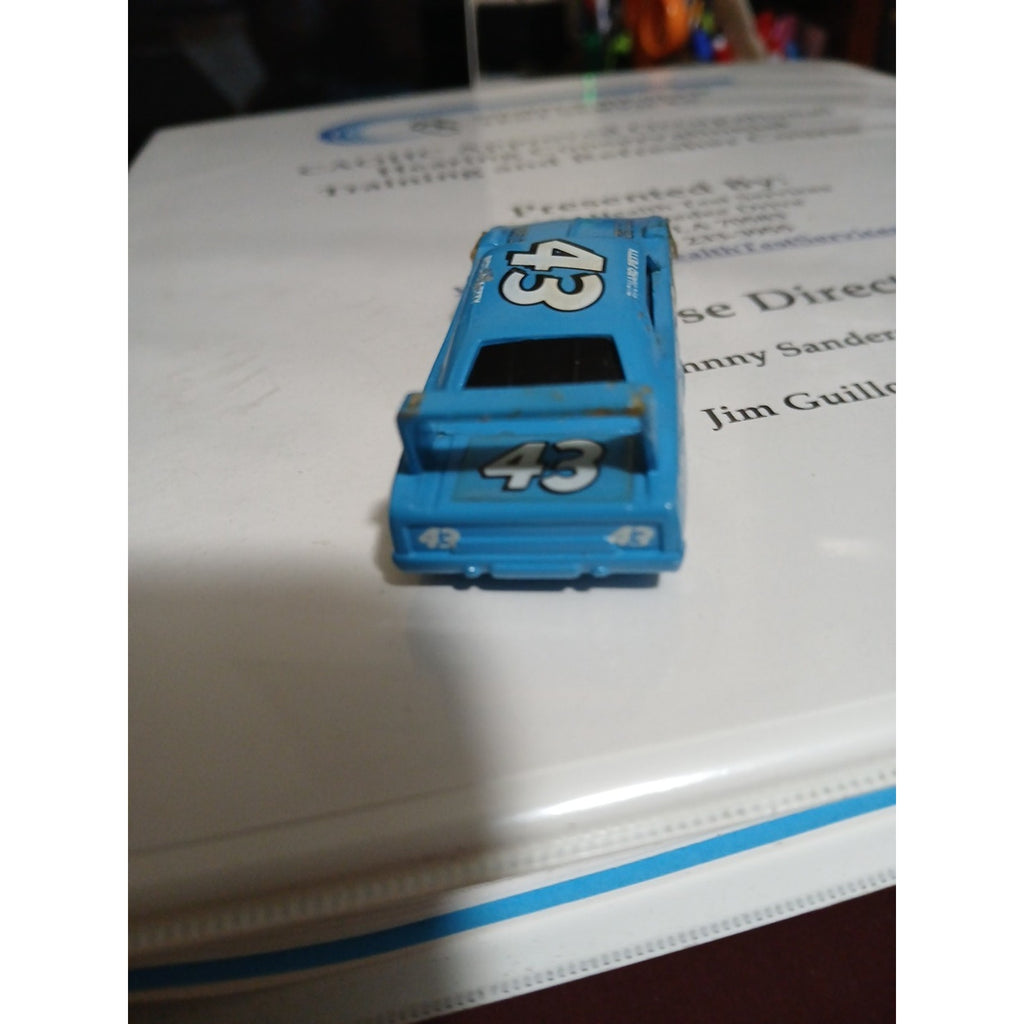 RICHARD PETTY VINTAGE MODEL 1970 PLYMOUTH SUPERBIRD RACING CHAMPIONS 1/64 CAR