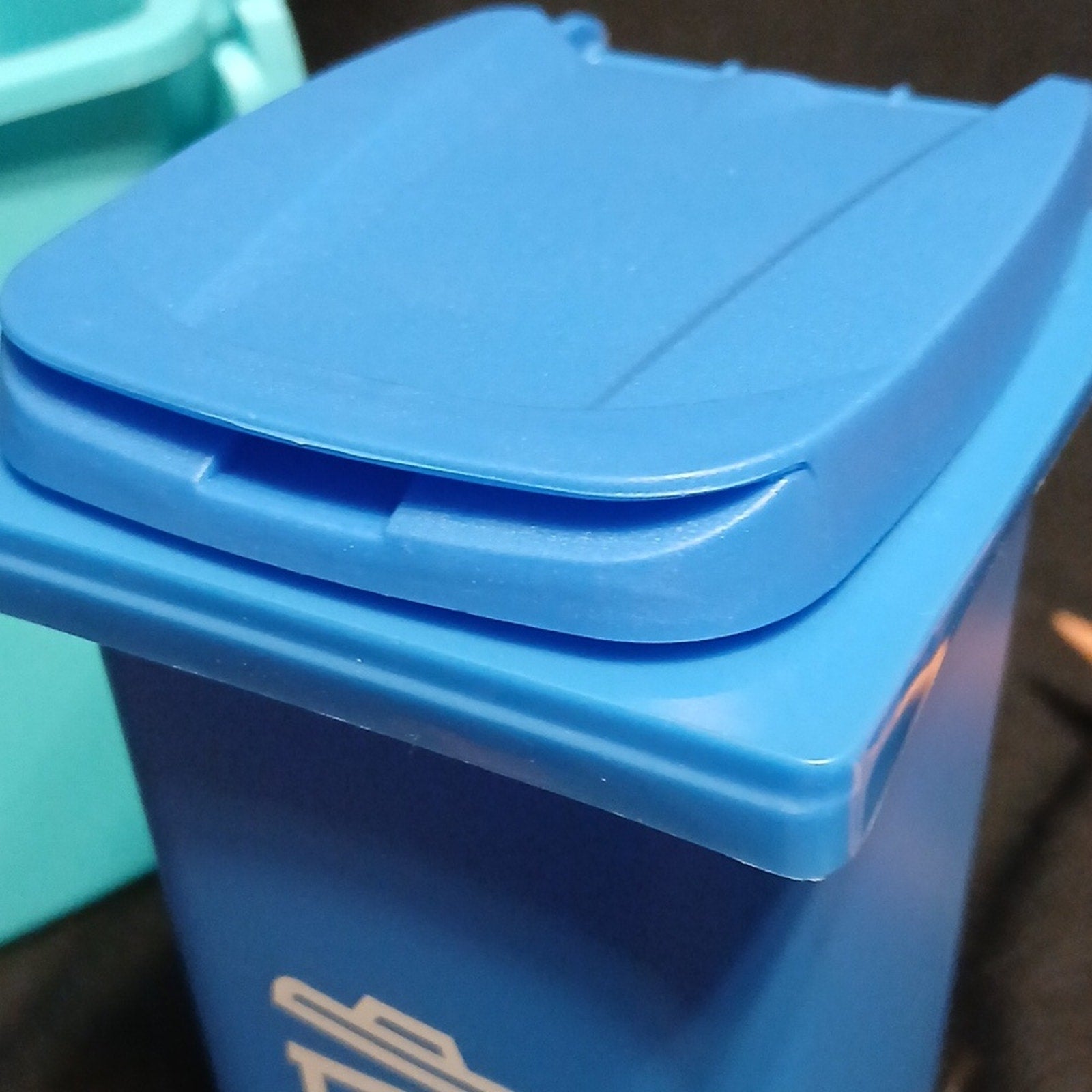 Blue Mini Trash Can Pencil Holder/desk Orgsnizer with Lid