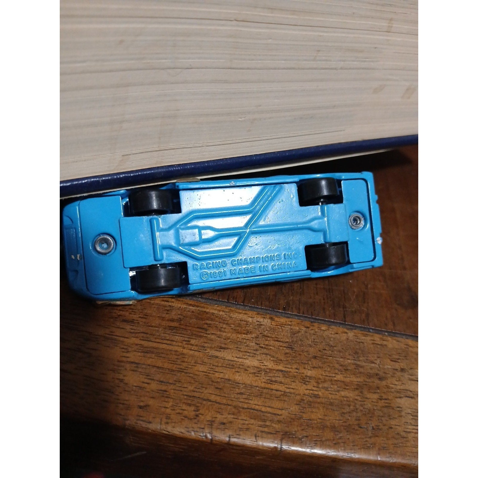RICHARD PETTY VINTAGE MODEL 1970 PLYMOUTH SUPERBIRD RACING CHAMPIONS 1/64 CAR