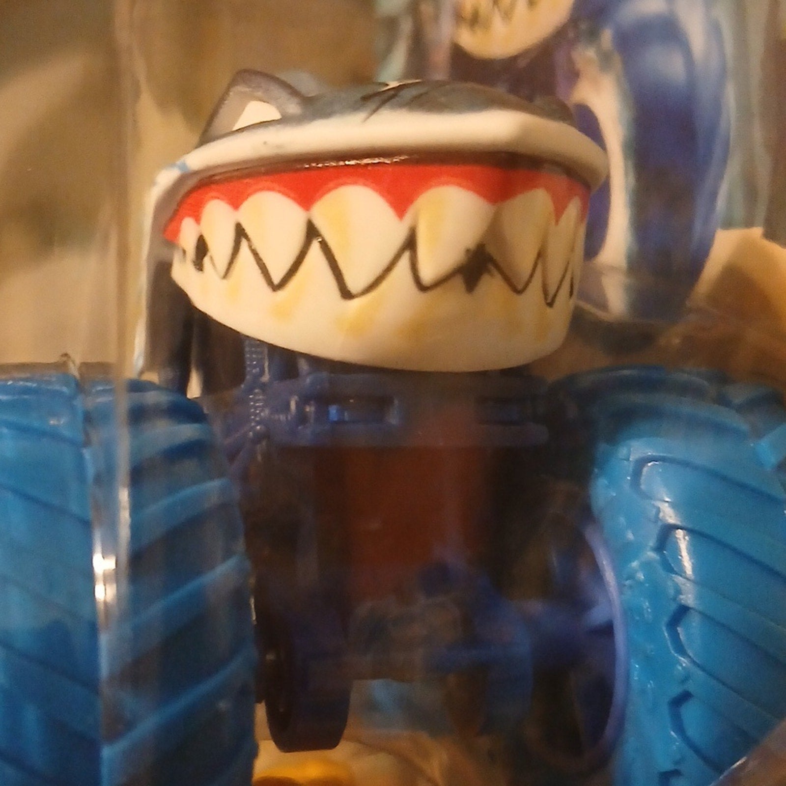 Hot Wheels Monster Trucks Great Bite - Blue Tires [Sharks V DINOS] 1/64