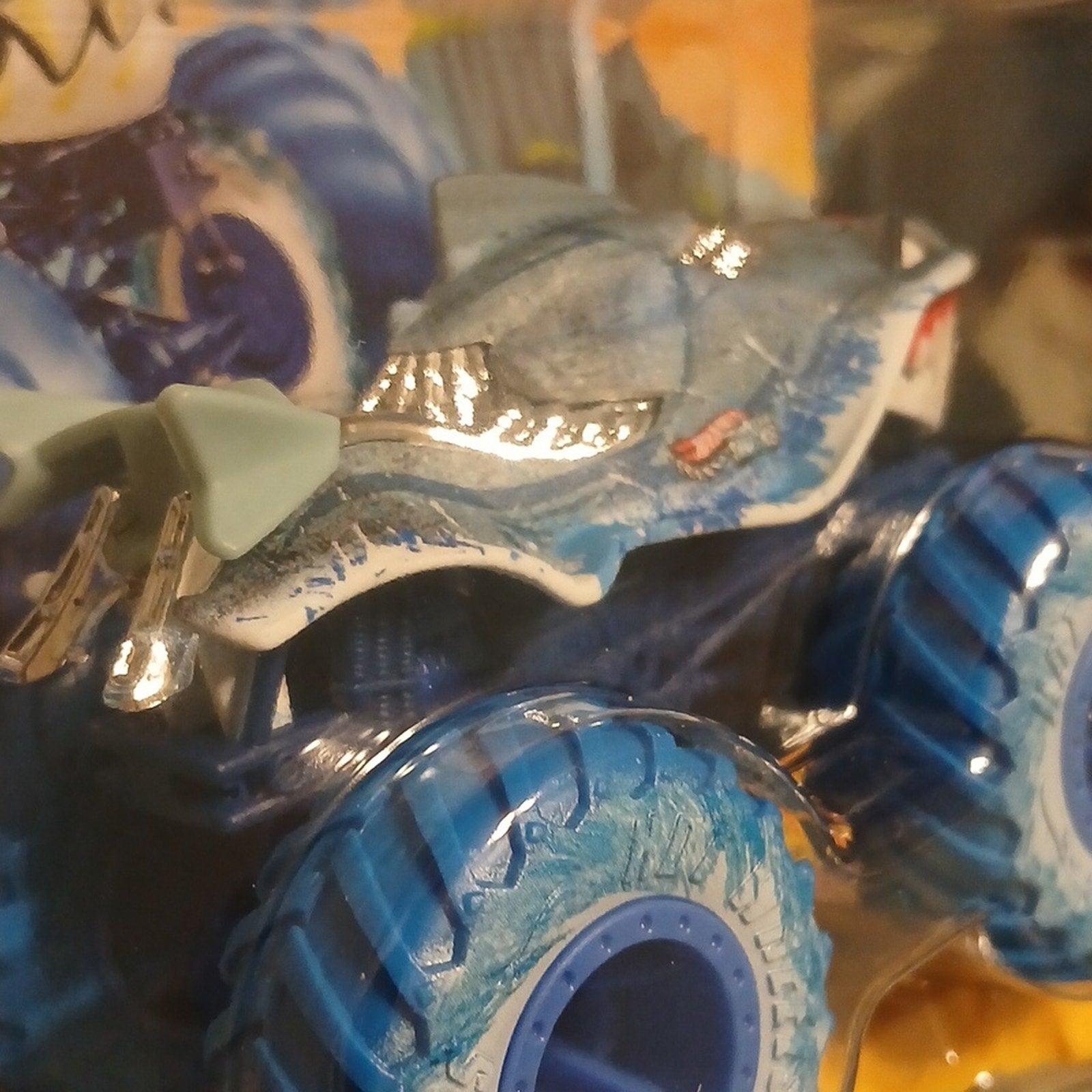 Hot Wheels Monster Trucks Great Bite - Blue Tires [Sharks V DINOS] 1/64