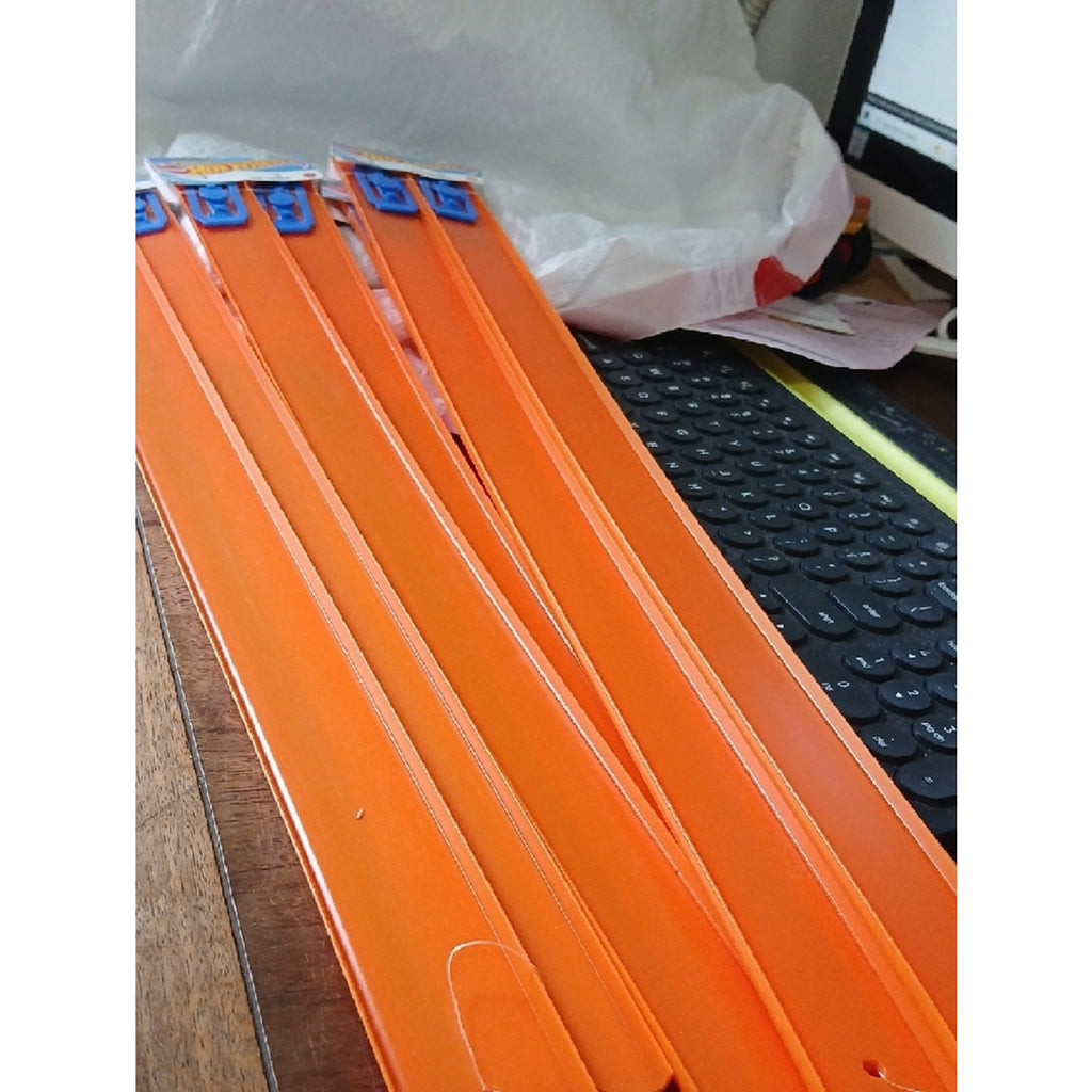 16 feet of Hot Wheels Orange Track 4 Sets (4ft ea.)  with Blue Clips