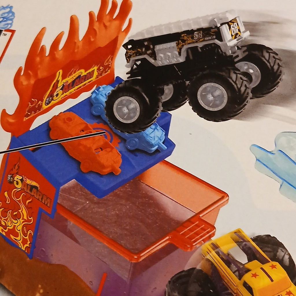 HOT WHEELS Monster Trucks Arena Smashers Color Shifters Five ALARM Unopened