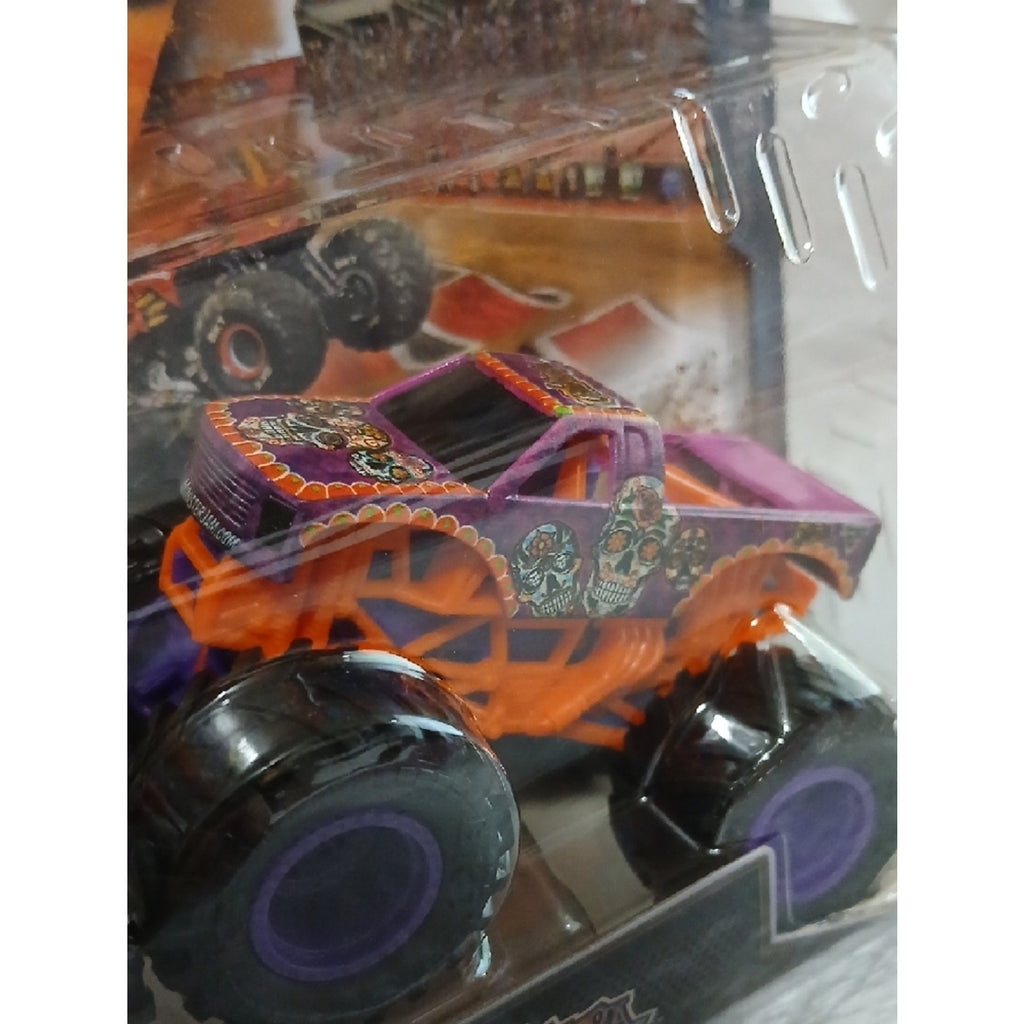 Monster Jam 2-Pack: Monster Mutt & Calavera Truck in White, Orange, Purple