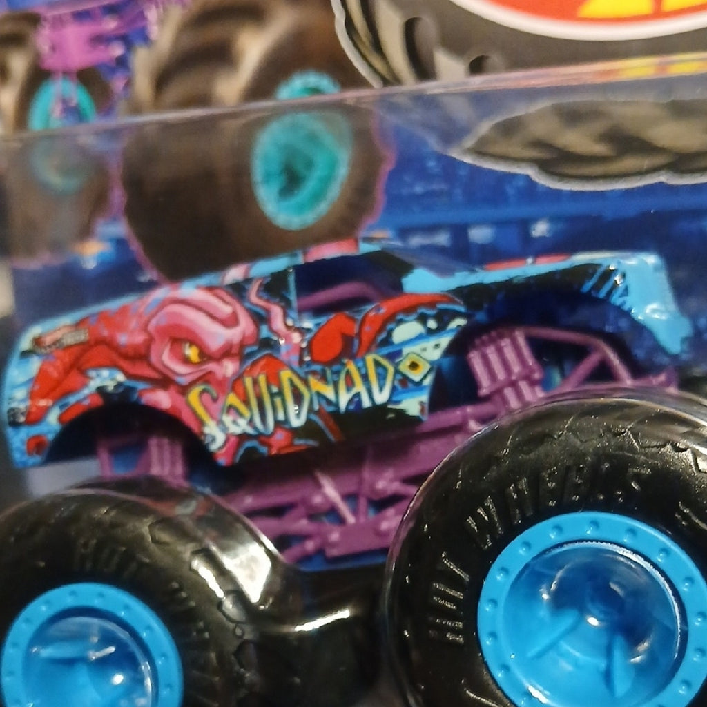 Mattel Monster Trucks Squidnado Vs Tiger Shark - Hot Wheels