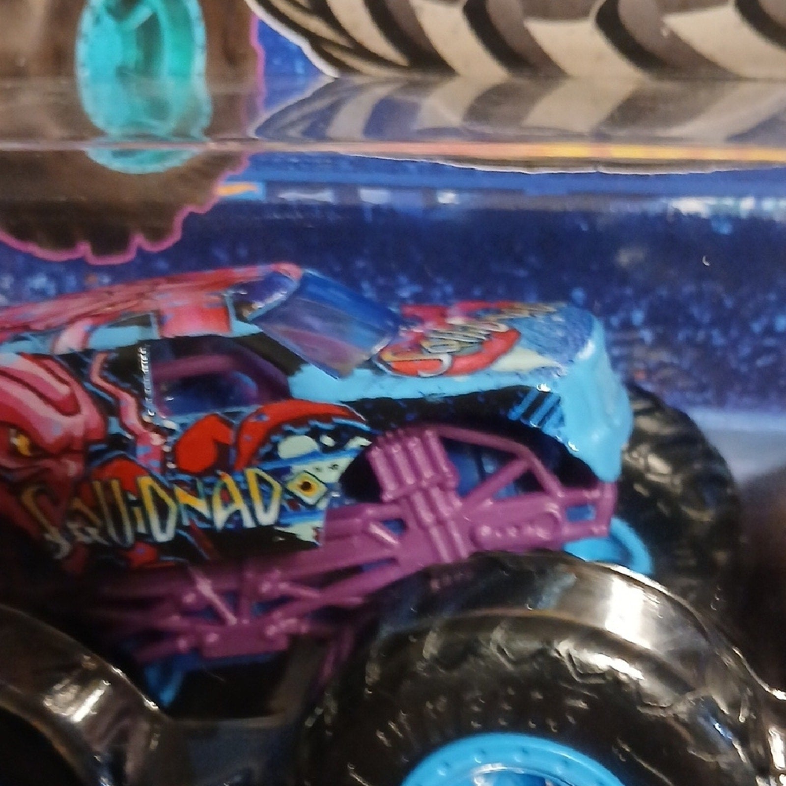 Mattel Monster Trucks Squidnado Vs Tiger Shark - Hot Wheels