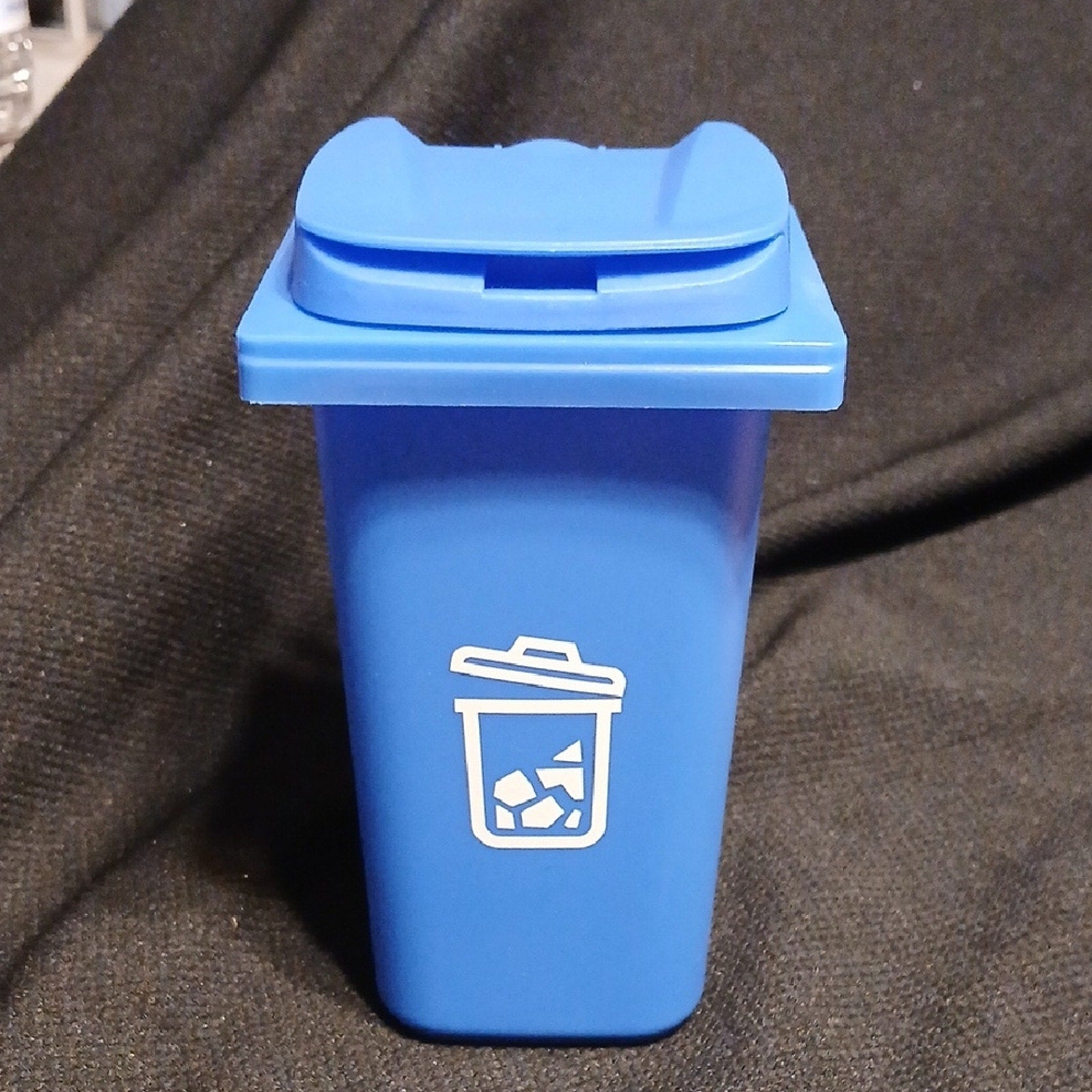 Blue Mini Trash Can Pencil Holder/desk Orgsnizer with Lid