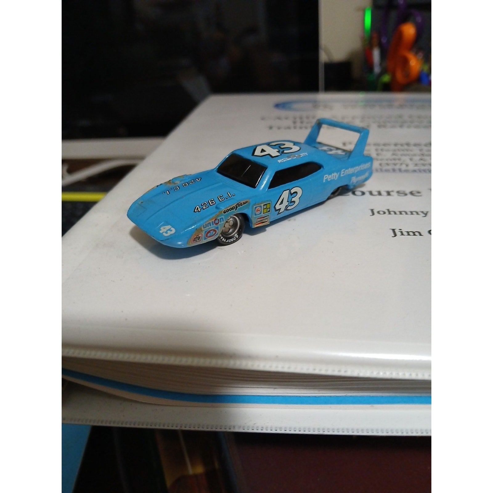 RICHARD PETTY VINTAGE MODEL 1970 PLYMOUTH SUPERBIRD RACING CHAMPIONS 1/64 CAR