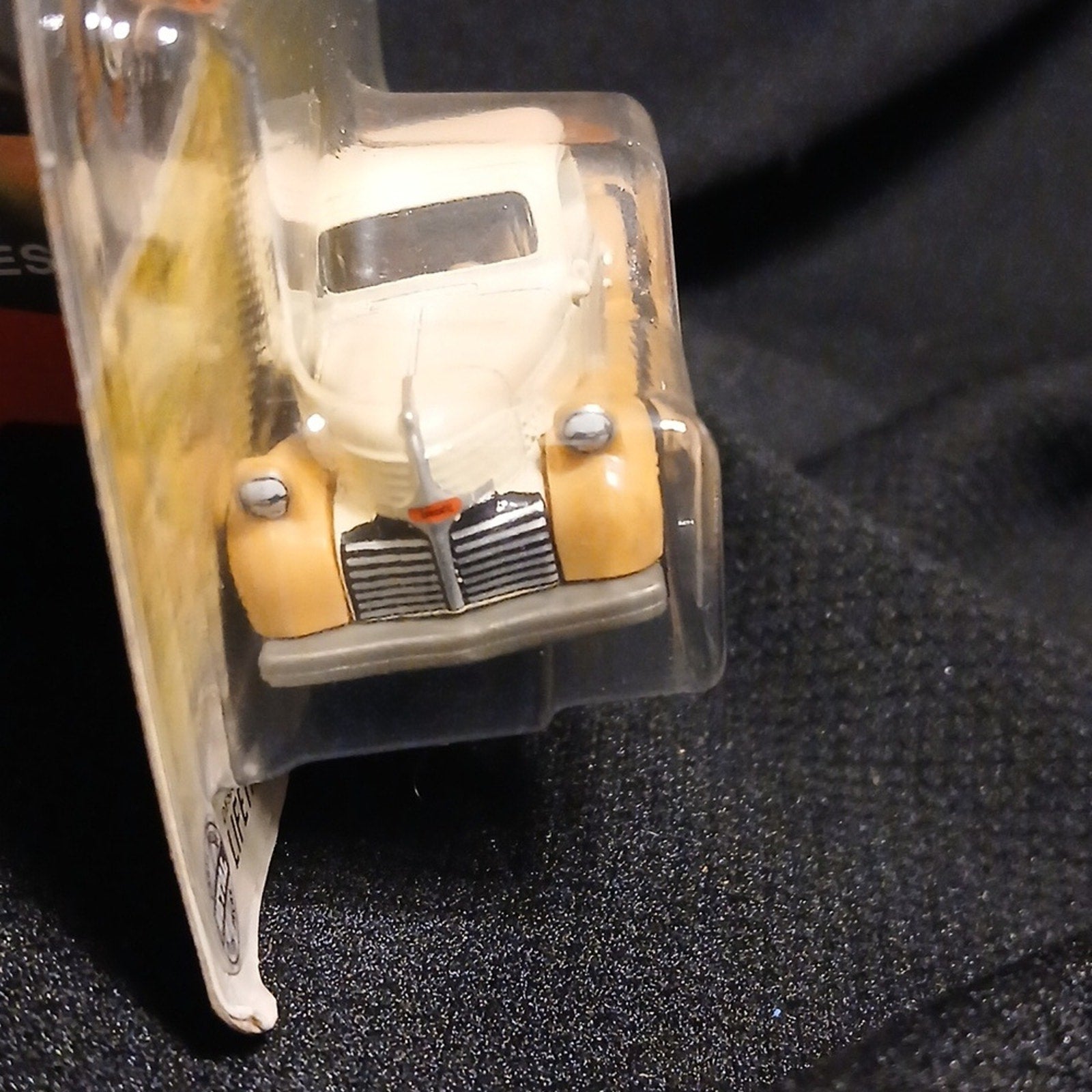 Matchbox  1940 Dodge V-Series Truck Toy - Cream/Tan