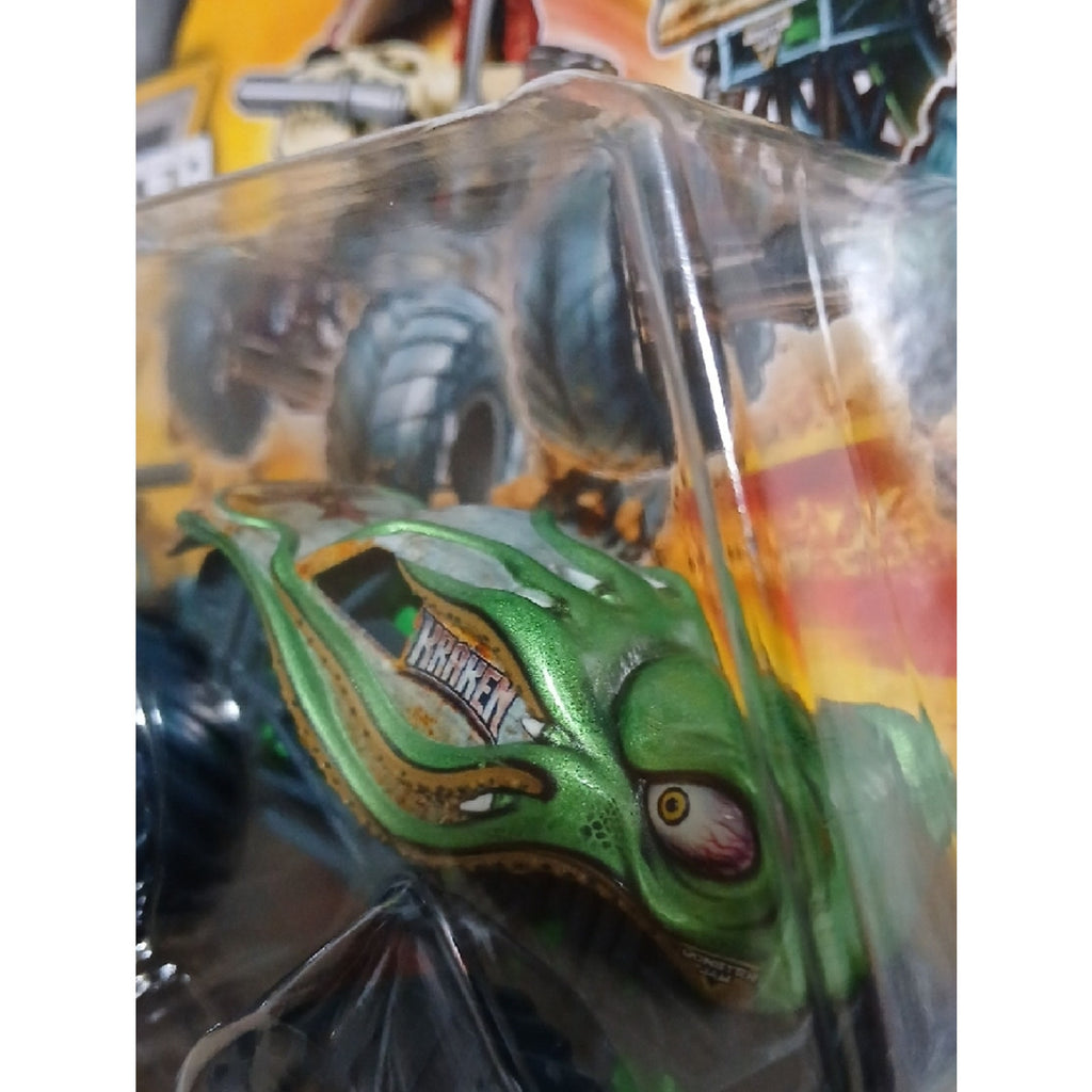 Pirate's Curse vs Kraken Monster Jam  Truck 2-Pack - Teal and Green.