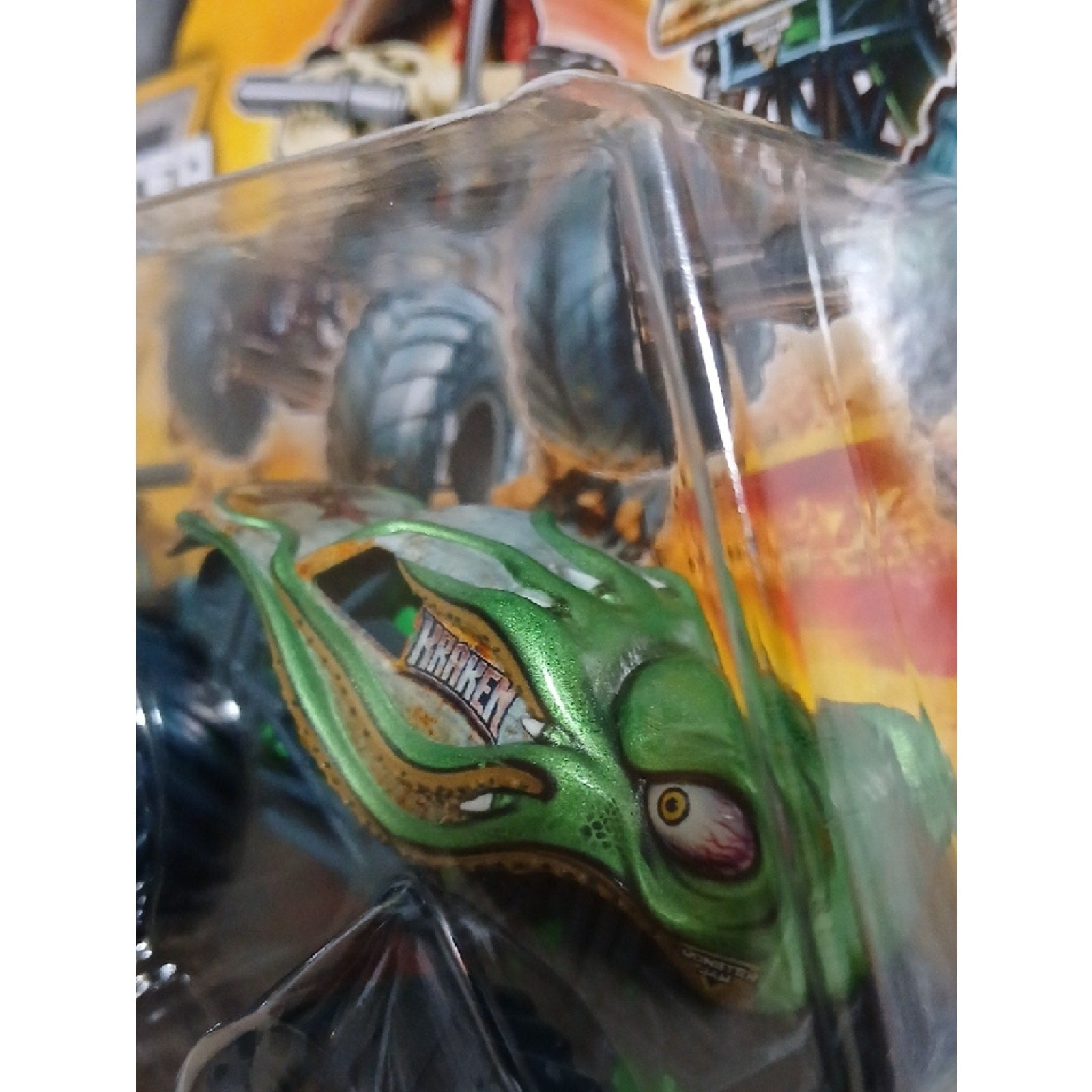 Pirate's Curse vs Kraken Monster Jam  Truck 2-Pack - Teal and Green.